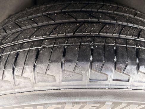 Used 2024 Chevrolet Equinox LT w/ LPO, Floor Liner Package FWD image 27