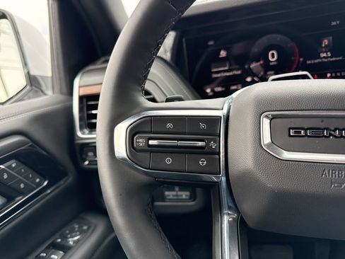 Used 2025 GMC Yukon Denali w/ Denali Reserve Package image 19