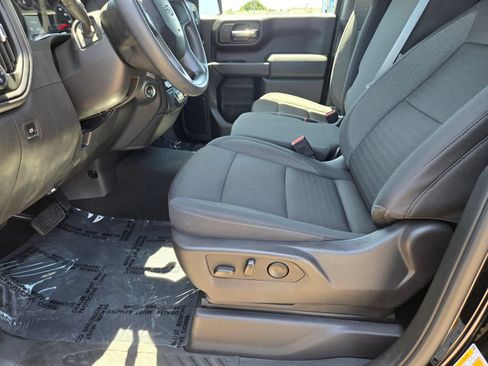 Used 2024 Chevrolet Silverado 1500 Custom Trail Boss w/ Dark Appearance Package AWD/4WD image 11