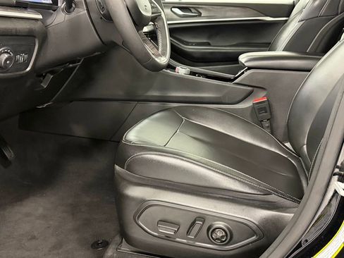 Used 2023 Jeep Grand Cherokee Limited image 10