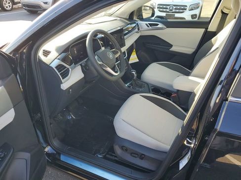 New 2026 Volkswagen Taos SE FWD image 16