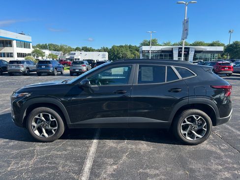 Used 2025 Chevrolet Trax LT FWD image 8