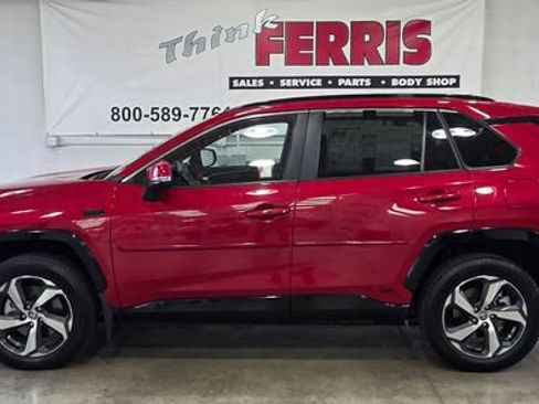 Used 2021 Toyota RAV4 SE image 2