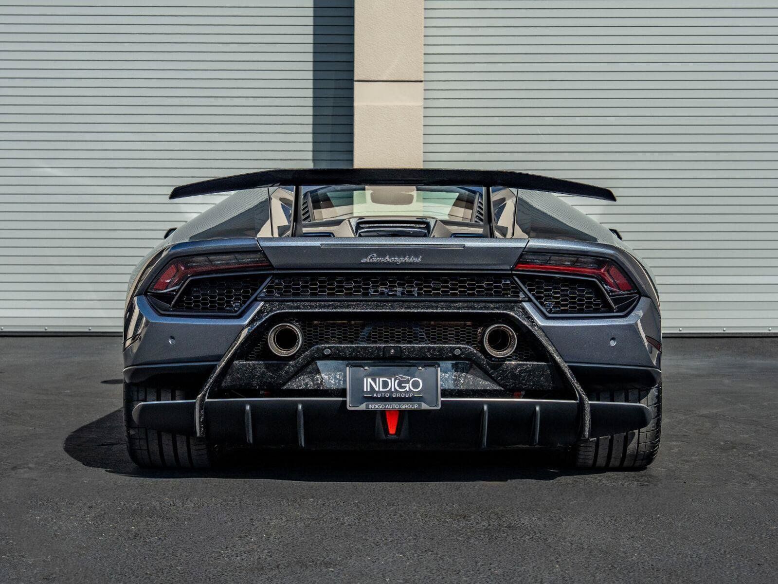 Used 2018 Lamborghini Huracan Performante AWD/4WD image 5