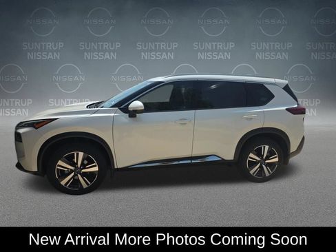 Used 2023 Nissan Rogue SL FWD image 3