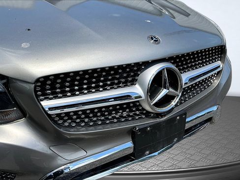 Used 2019 Mercedes-Benz GLC 300 4MATIC w/ Premium Package image 34