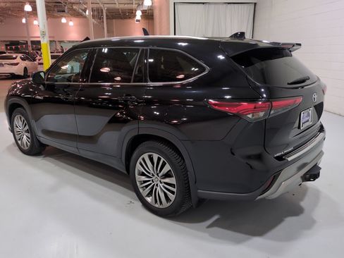 Used 2021 Toyota Highlander Platinum AWD/4WD image 6
