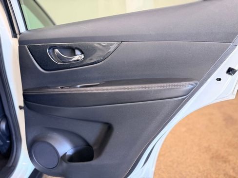 Used 2014 Nissan Rogue SL w/ SL Premium Package image 21