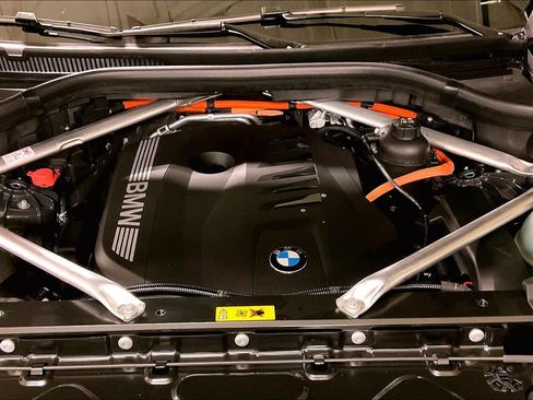 New 2026 BMW X5 xDrive50e image 16