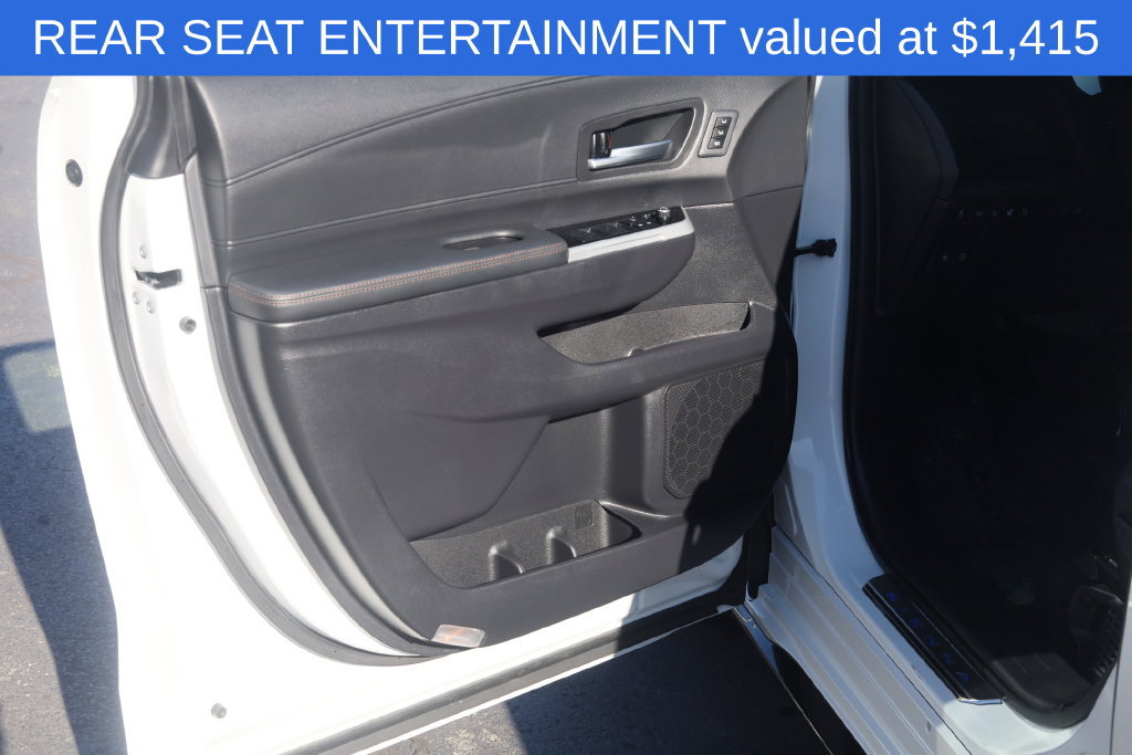 Used 2025 Toyota Sienna Platinum AWD/4WD image 4