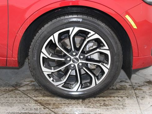 Used 2024 Lincoln Nautilus Reserve image 13