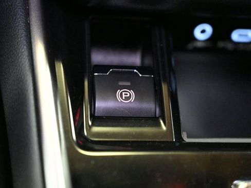 Certified 2024 Subaru Outback Limited image 33