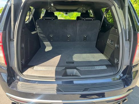 Used 2021 Chevrolet Suburban High Country w/ Premium Package AWD/4WD image 9