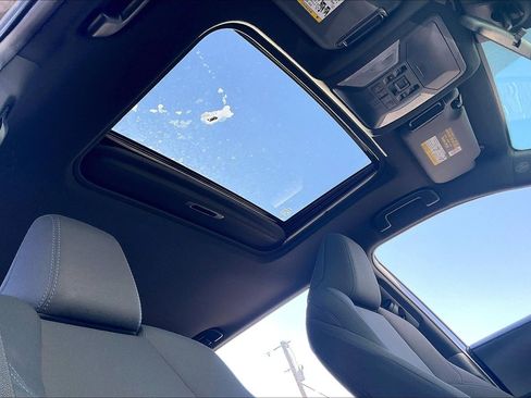 Used 2022 Toyota RAV4 SE image 27