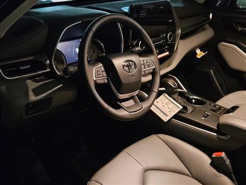 New 2026 Toyota Highlander XLE AWD/4WD image 3