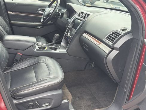 Used 2018 Ford Explorer Platinum AWD/4WD image 9