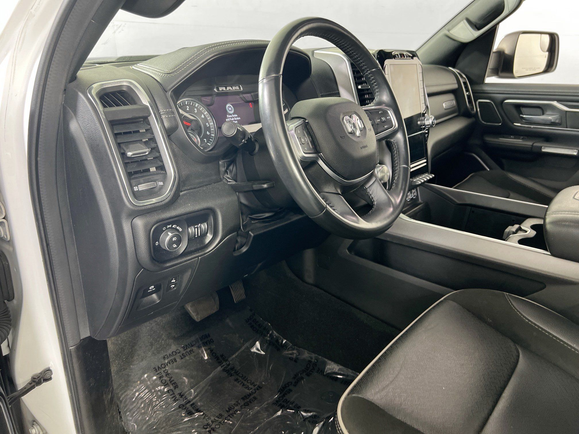 Used 2023 RAM 1500 Laramie AWD/4WD image 9
