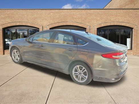 Used 2018 Ford Fusion SE w/ Fusion SE Technology Package image 6