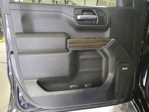 Used 2020 Chevrolet Silverado 1500 LT Trail Boss w/ Midnight Edition image 23