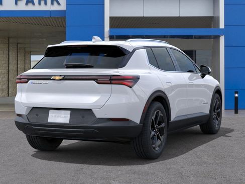 New 2026 Chevrolet Equinox EV LT image 4