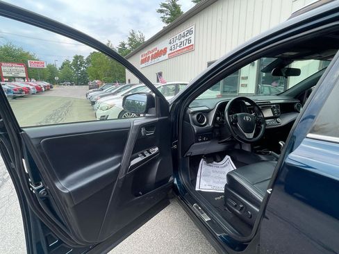 Used 2017 Toyota RAV4 SE AWD/4WD image 10