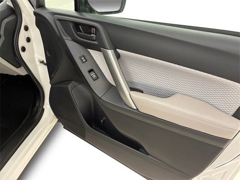 Used 2018 Subaru Forester 2.5i Premium w/ All-Weather Package image 15