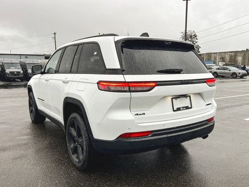 Used 2023 Jeep Grand Cherokee Limited w/ Luxury Tech Group II image 8