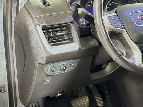 Used 2021 GMC Terrain SLT w/ Elevation Edition image 8