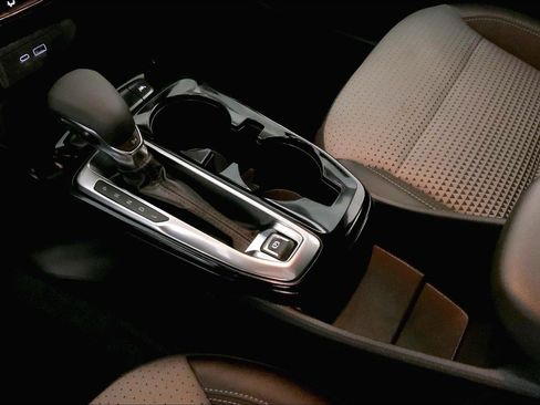 Used 2025 Chevrolet Trax LT w/ LT Convenience Package image 17