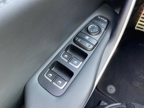 Used 2018 Kia Stinger GT1 AWD/4WD image 24