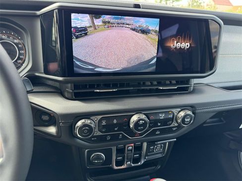 Used 2024 Jeep Wrangler Sahara image 12