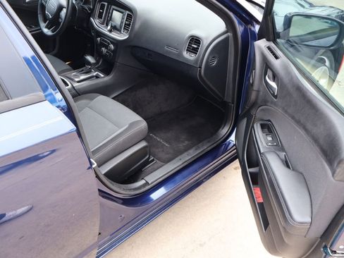 Used 2016 Dodge Charger SE RWD image 18