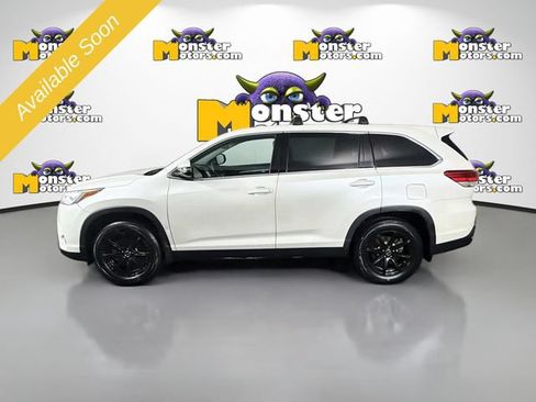 Used 2019 Toyota Highlander LE AWD/4WD image 8