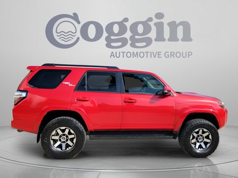 Used 2021 Toyota 4Runner TRD Off-Road Premium AWD/4WD image 4