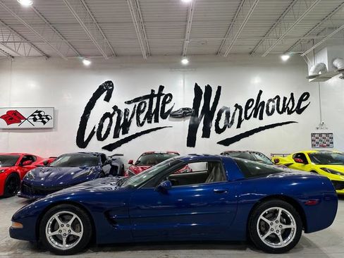Used 2004 Chevrolet Corvette Coupe w/ Preferred Equipment Group RWD image 2