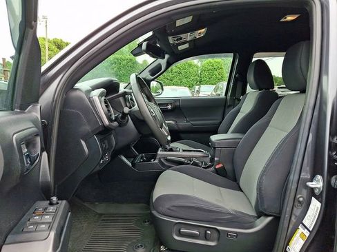 Used 2021 Toyota Tacoma TRD Off-Road w/ Technology Package AWD/4WD image 13