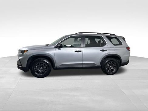 Used 2025 Honda Pilot TrailSport image 3