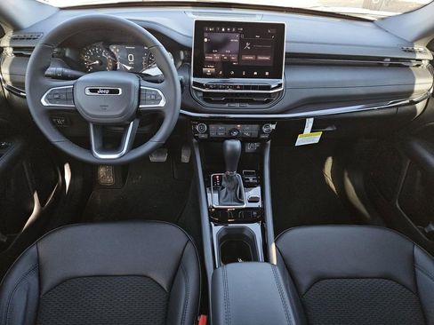 New 2026 Jeep Compass Latitude image 9