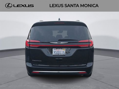Used 2022 Chrysler Pacifica Touring-L image 6