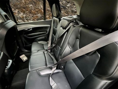 Used 2021 Volvo XC90 T5 Momentum w/ Protection Package Premier image 23