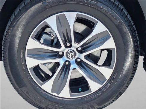 Used 2021 Toyota Highlander XLE FWD image 26