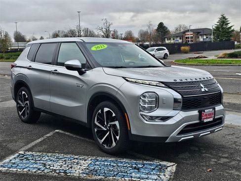 Used 2023 Mitsubishi Outlander SE image 3