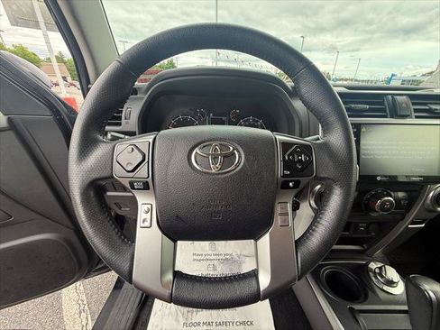 Certified 2022 Toyota 4Runner SR5 AWD/4WD image 9