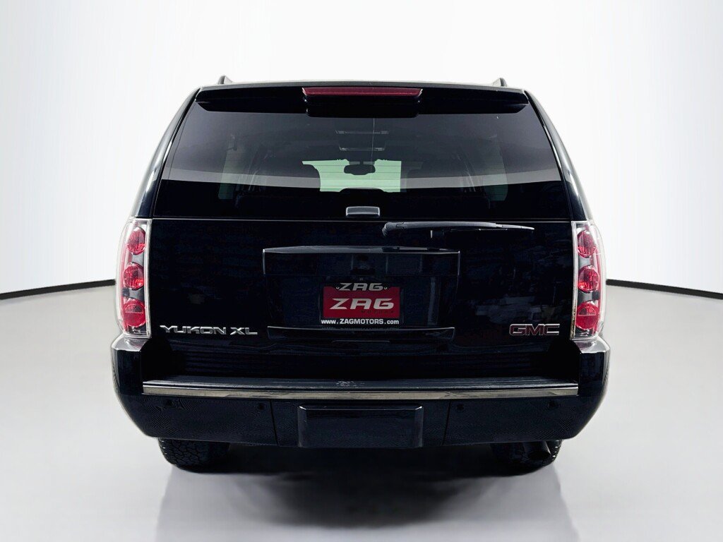 Used 2013 GMC Yukon XL Denali RWD image 4