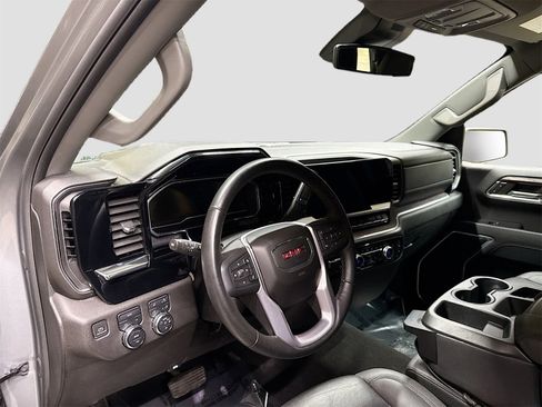 Used 2024 GMC Sierra 1500 SLT image 9