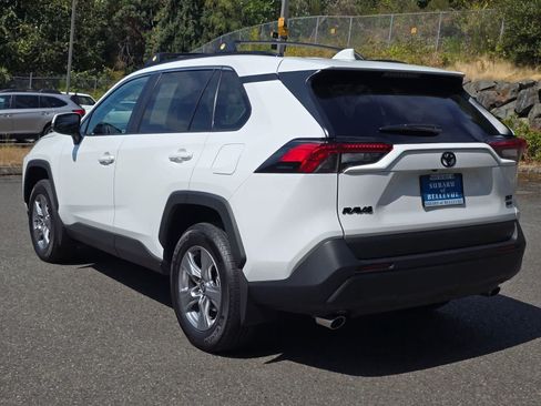 Used 2025 Toyota RAV4 XLE w/ Convenience Package AWD/4WD image 4