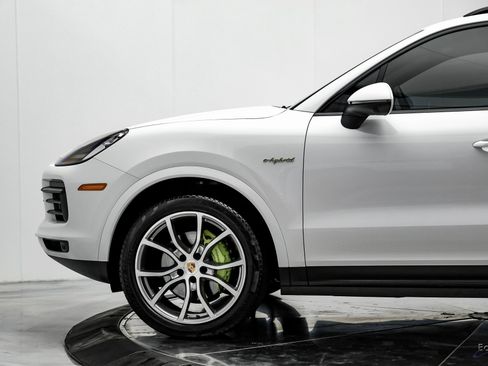 Used 2023 Porsche Cayenne image 6