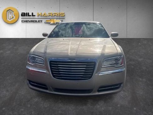 Used 2012 Chrysler 300 RWD image 3