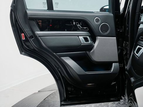 Used 2020 Land Rover Range Rover HSE image 14