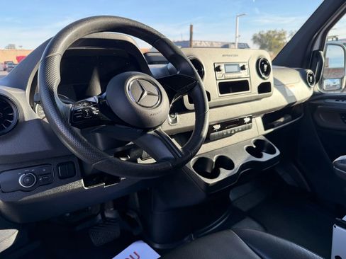 Used 2025 Mercedes-Benz Sprinter 2500 image 16